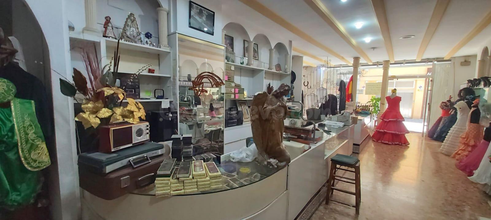 AMPLIO LOCAL COMERCIAL CENTRICO