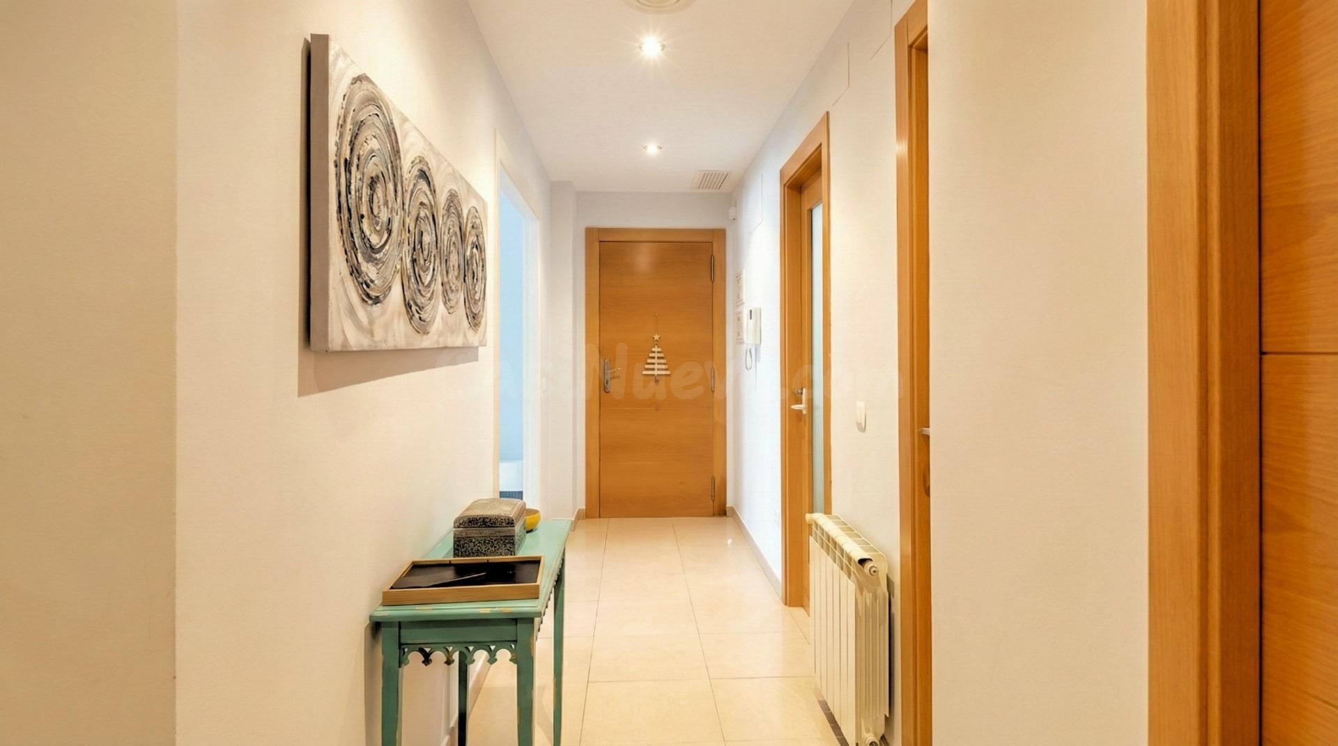 Vivienda de 140 m2 con balcón y garaje en zona Cortes Valenc