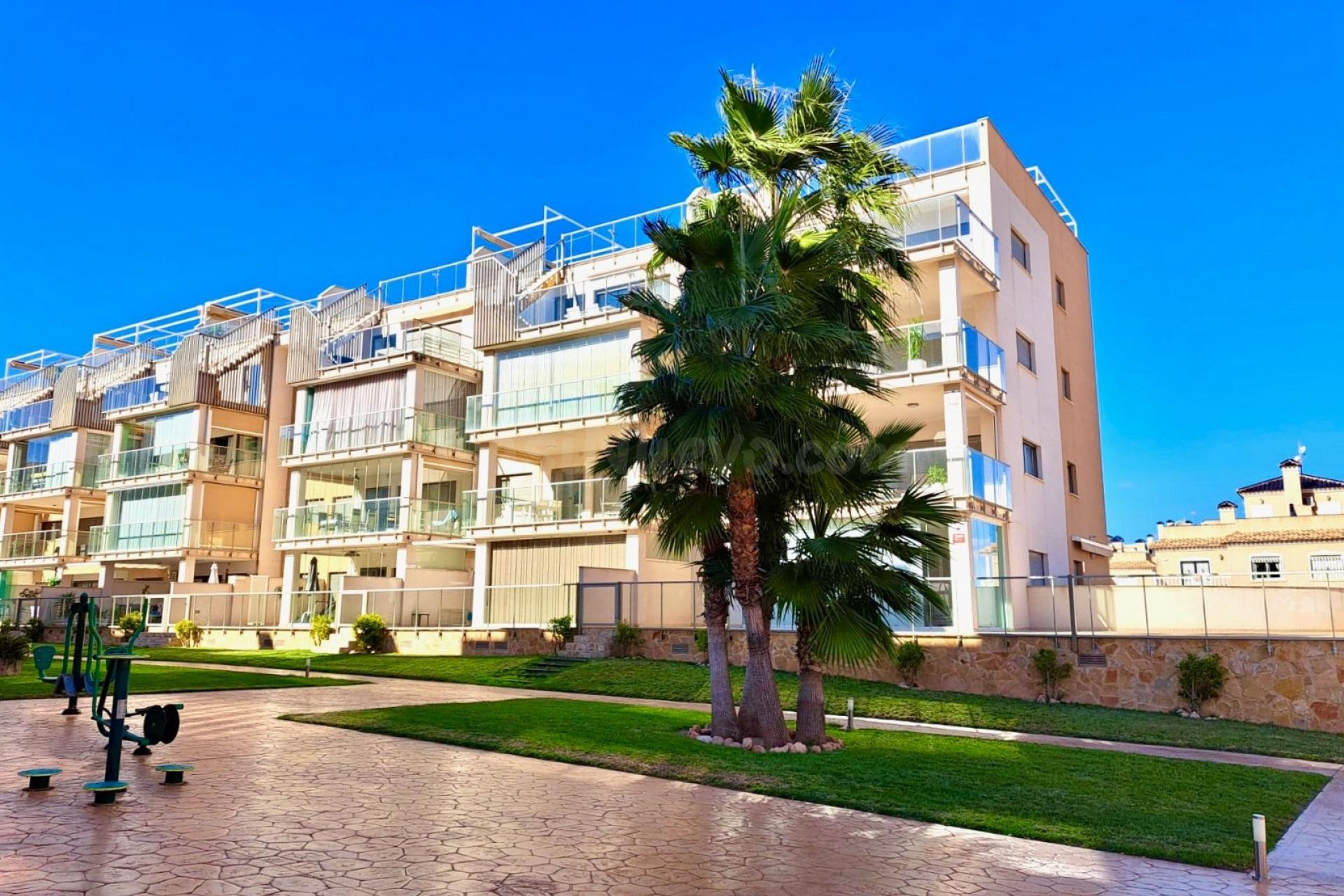 MODERNO Y LUMINOSO · Apartamento en Villamartín, Orihuela Costa