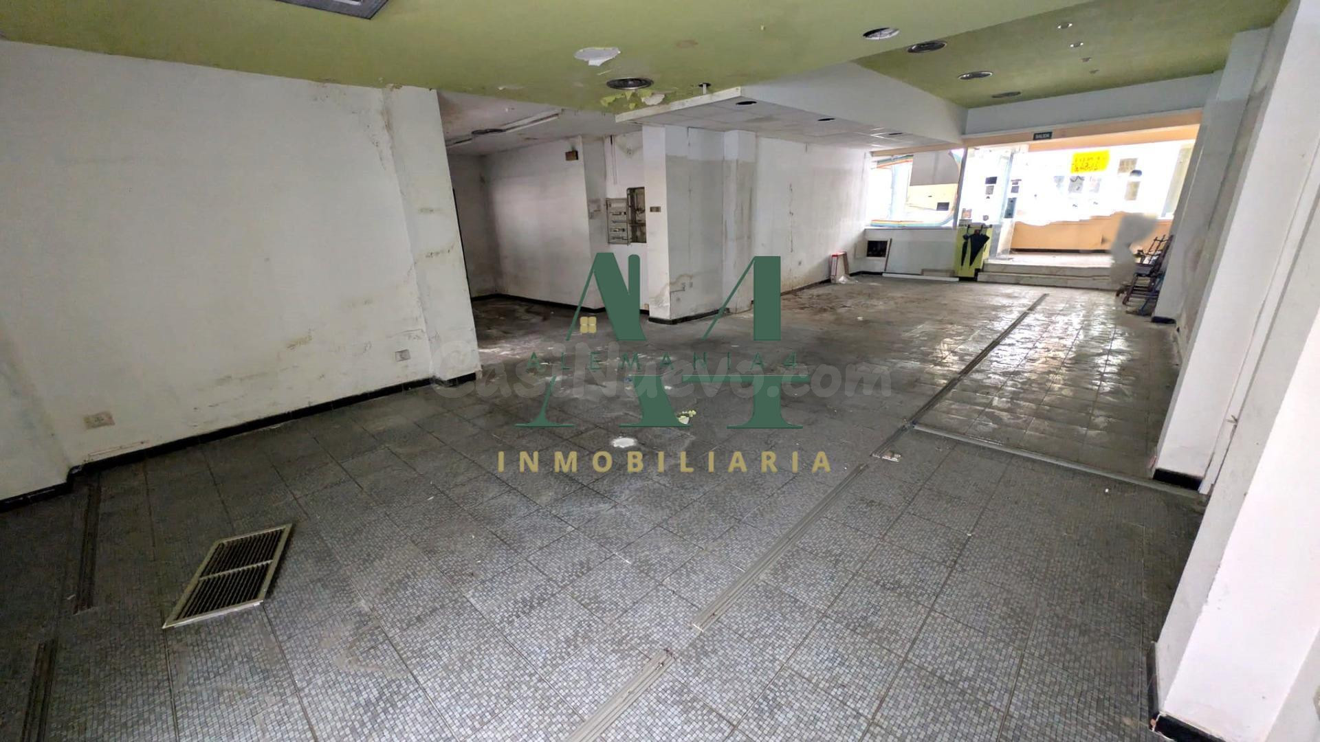 Amplio Local Comercial en Caceres - Con salida a dos calles