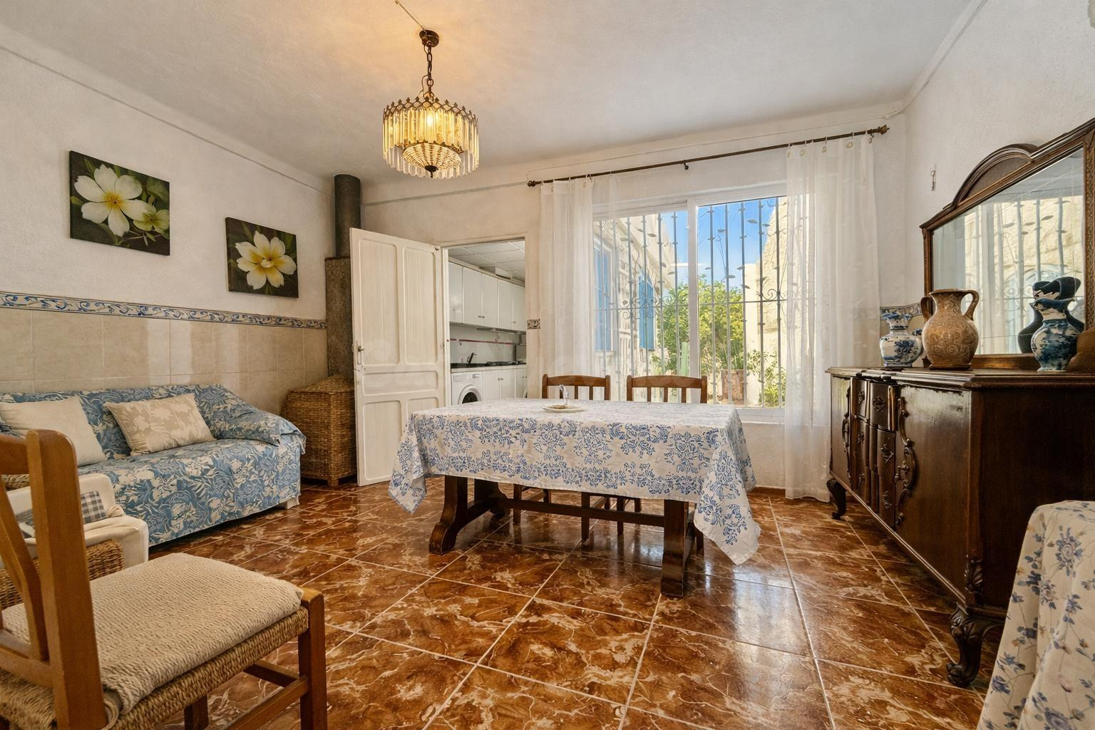 Descubre esta magnífica vivienda situada en la prestigiosa z - foto 2