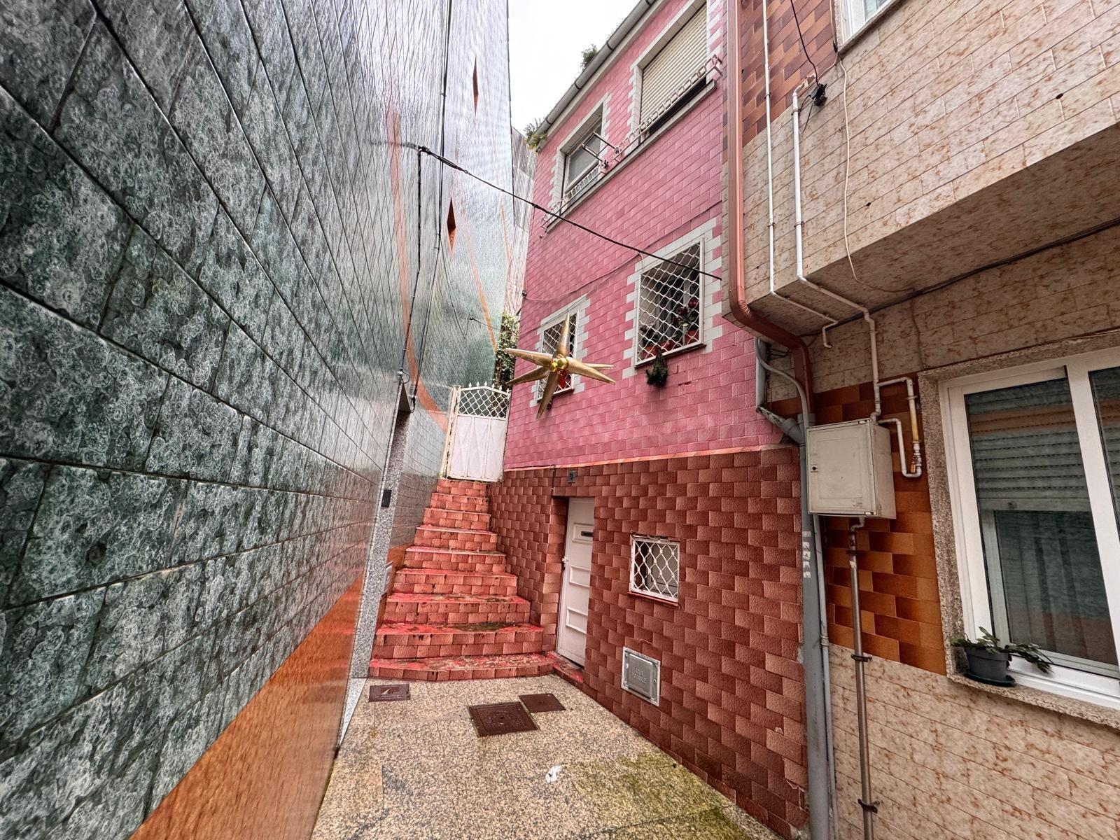 Casa de piedra para reforma integral junto al puerto de Marín