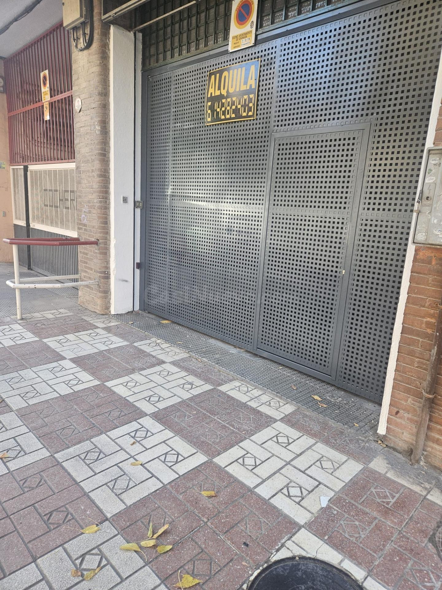 Se alquilan plazas de garaje en calle Mozart, Granada, - foto 2
