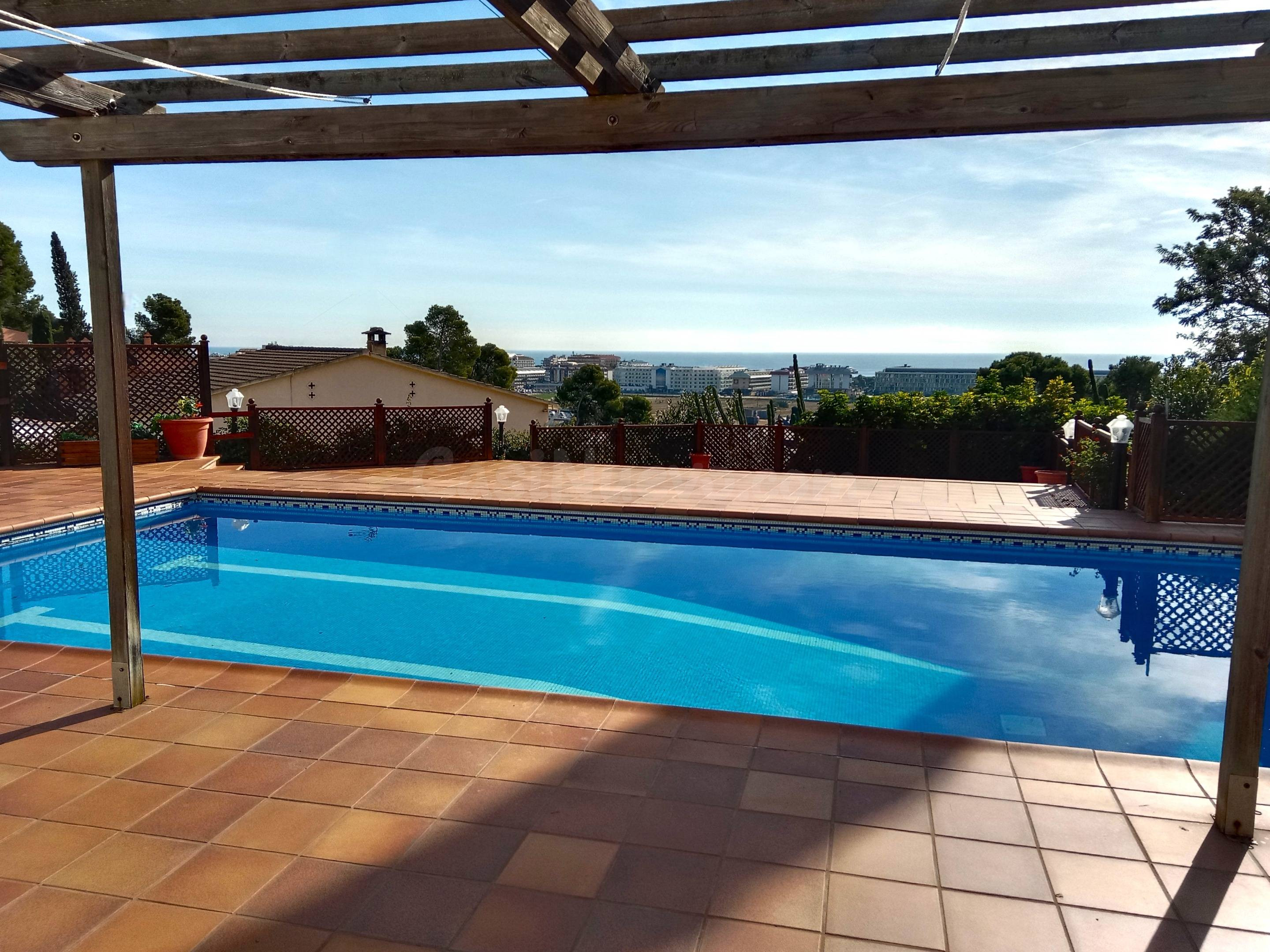 ¡Encantadora casa con vistas al mar en Santa Susanna!