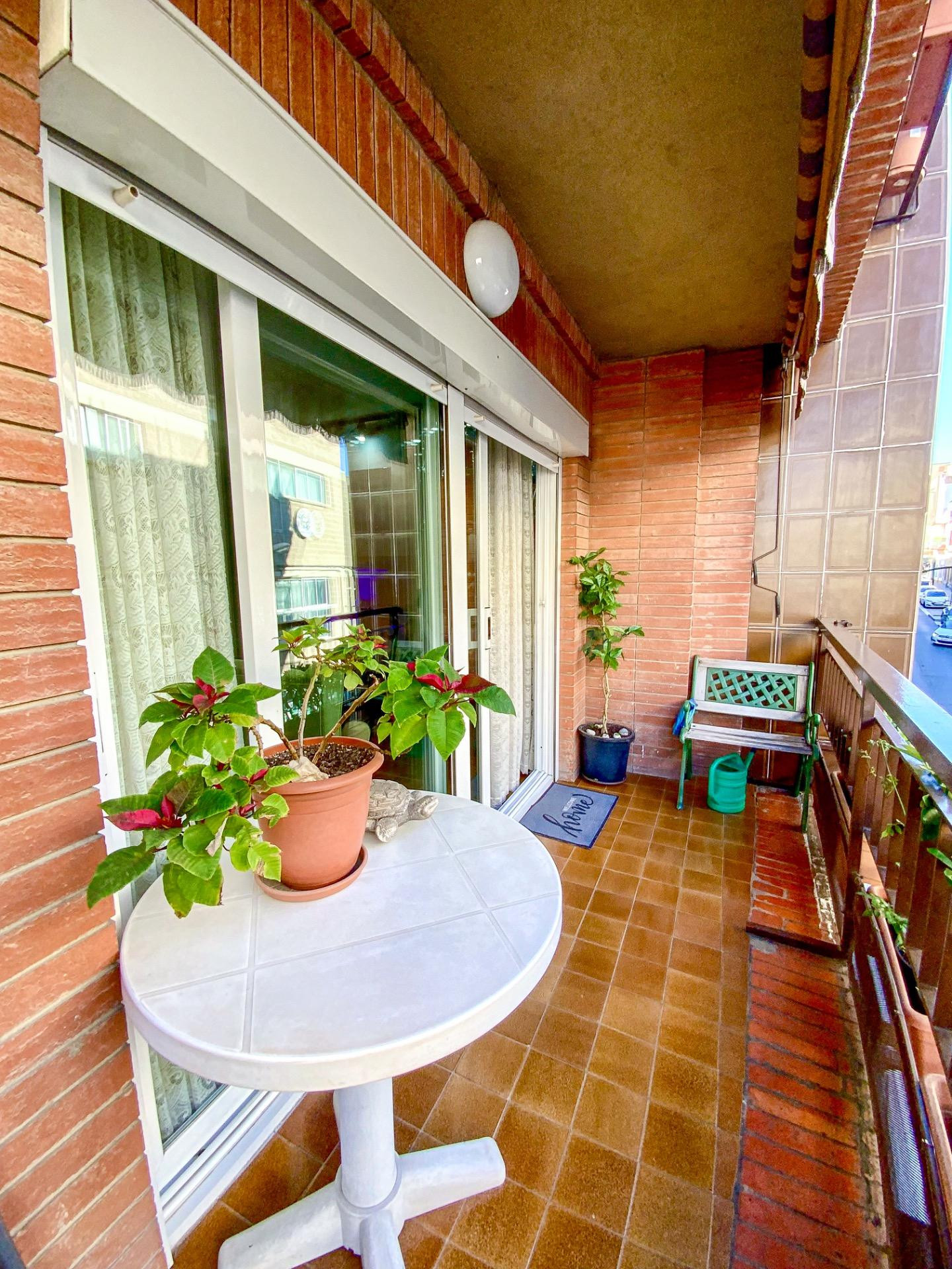 Espacioso piso familiar de 4 habitaciones , en el centro de El Masnou, todo lo que necesitas a tu alcance.