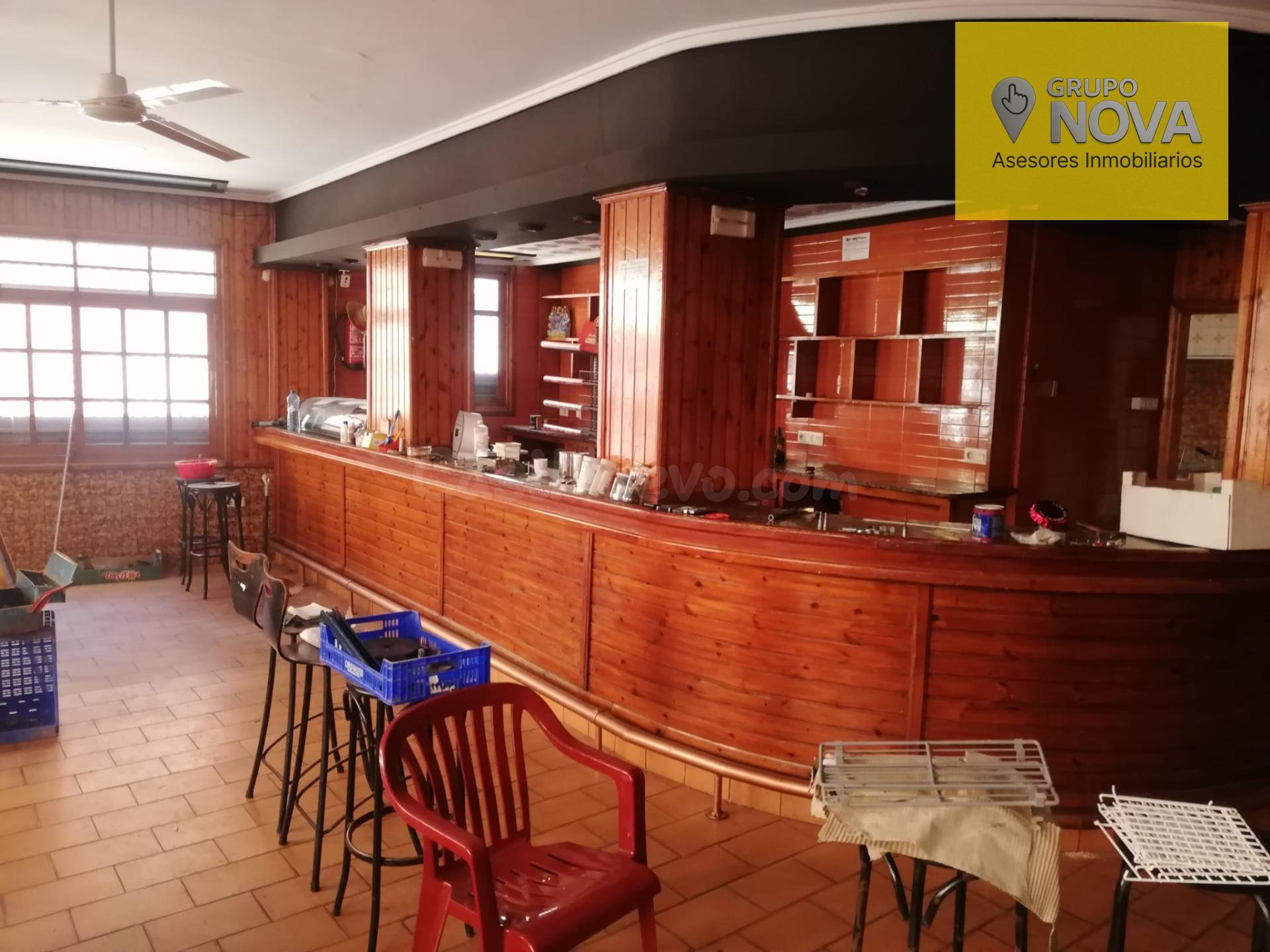 Amplio Local Comercial en Tavernes de la Valldigna - Oportunidad Única
