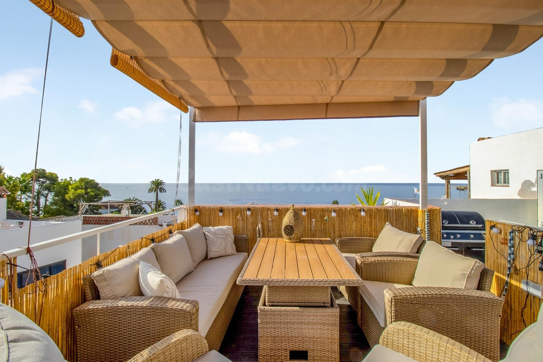 Precioso apartamento de 2 dormitorios con terraza y espectaculares vistas al mar