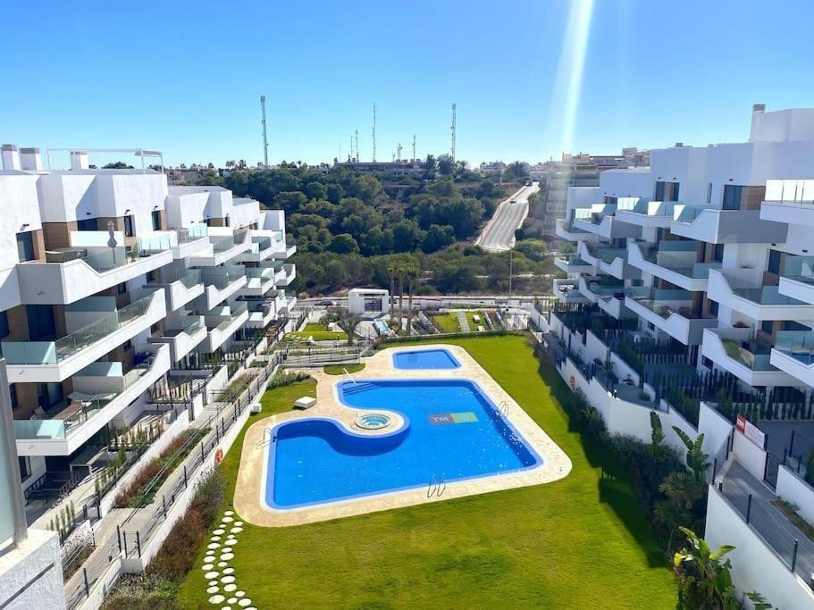 Apartamento moderno orientación sur con garaje en Aire Residencial – Villamartín