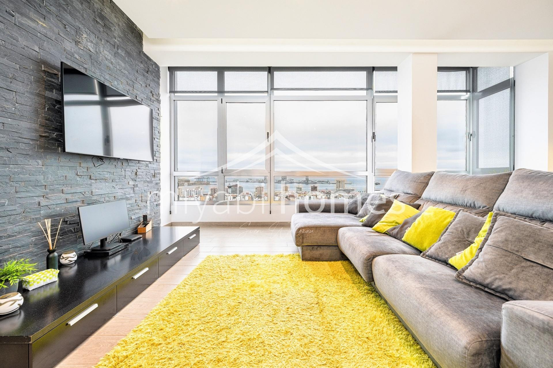 Piso reformado con vistas al mar y la ciudad en Las Palmas d - foto 3