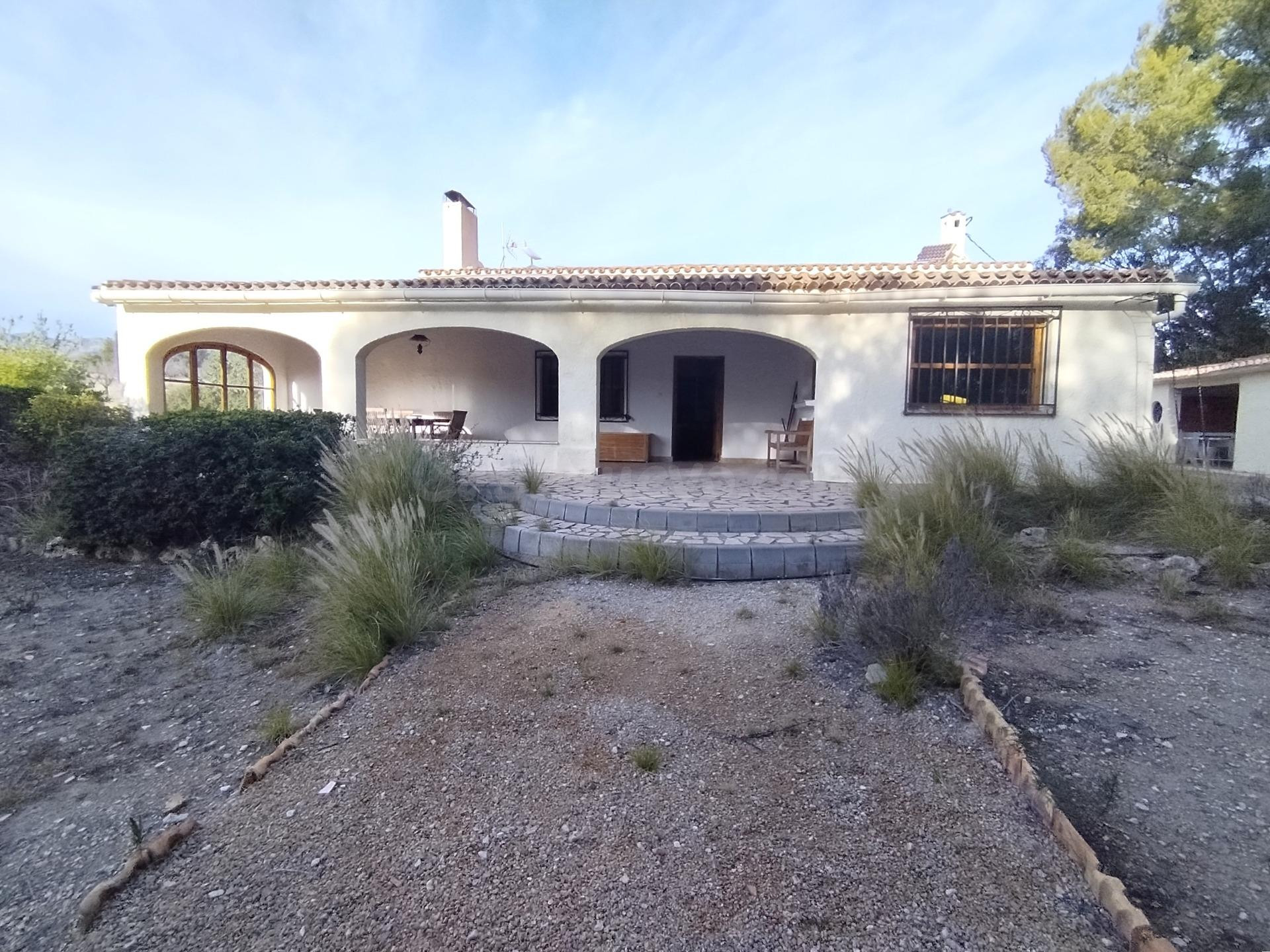 Preciosa finca rústica con excelente potencial en Relleu