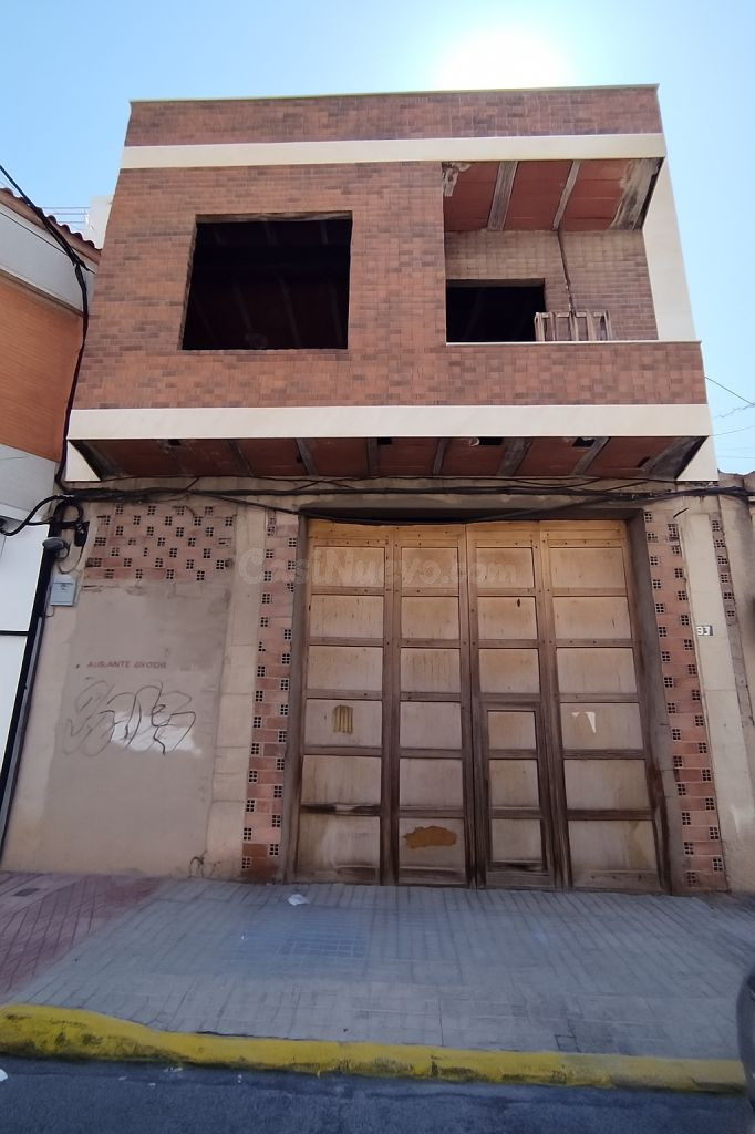 Edificio en Novelda con excelente potencial