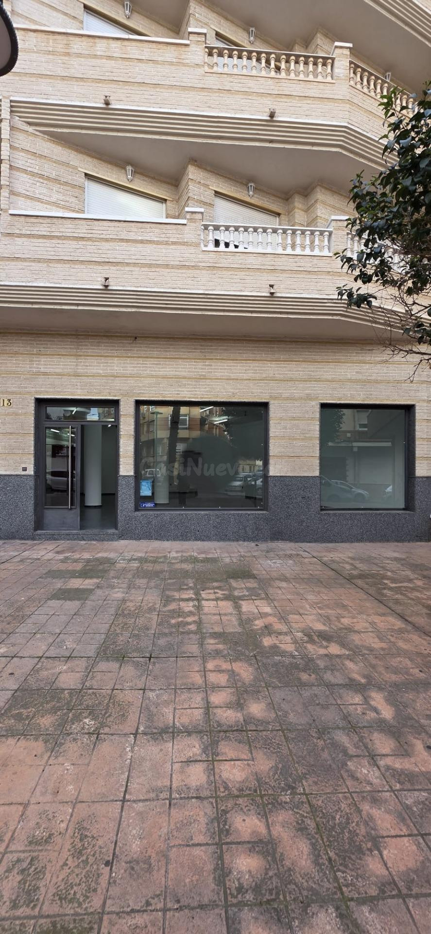 SE VENDE LOCAL MUY AMPLIO Y LUMINOSO EN ELDA