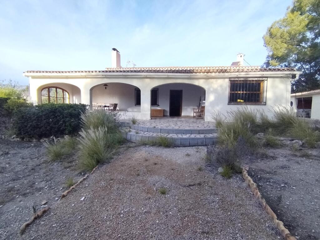 Preciosa finca rústica con excelente potencial en Relleu