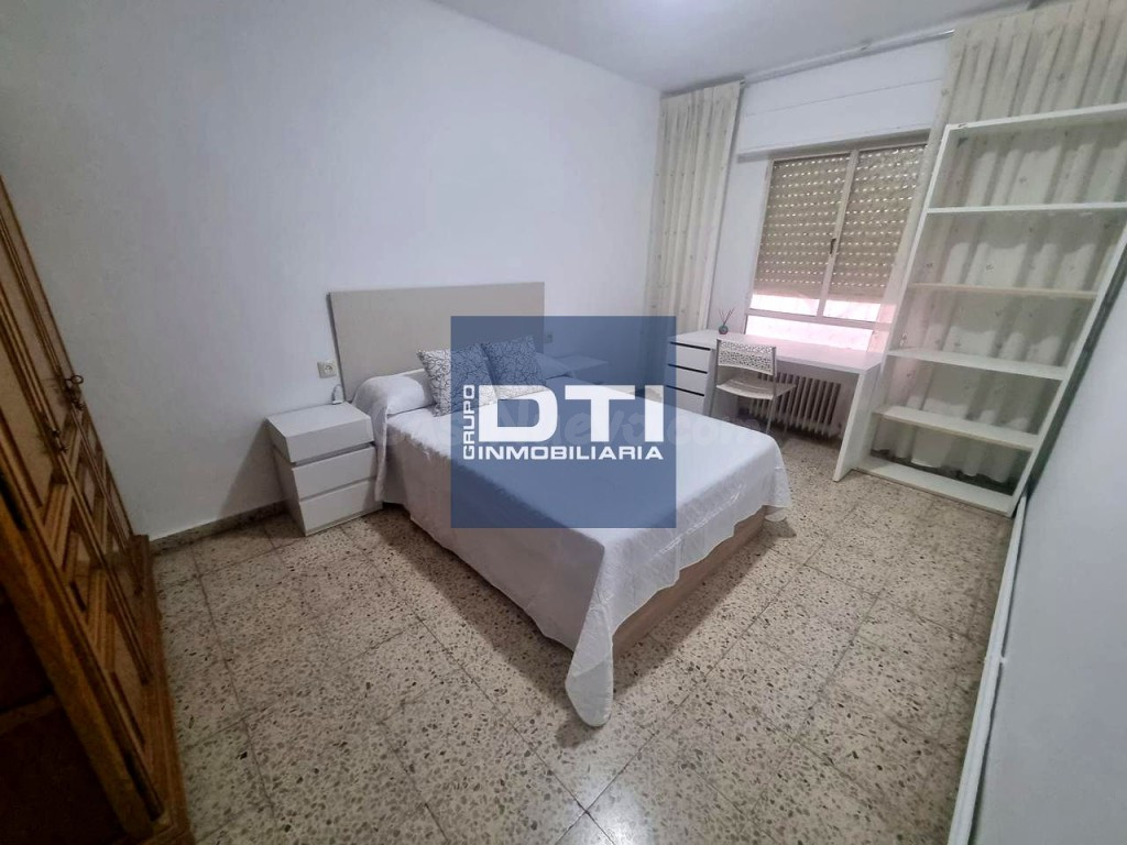 Amplio piso en Santa Teresa: 4 hab, 1 baño, balcón, y ascens