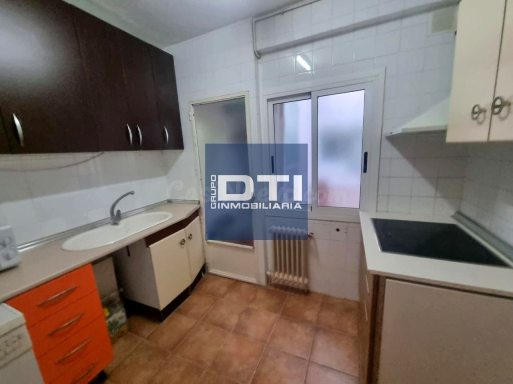 Amplio piso en Santa Teresa: 4 hab, 1 baño, balcón, y ascens - foto 3