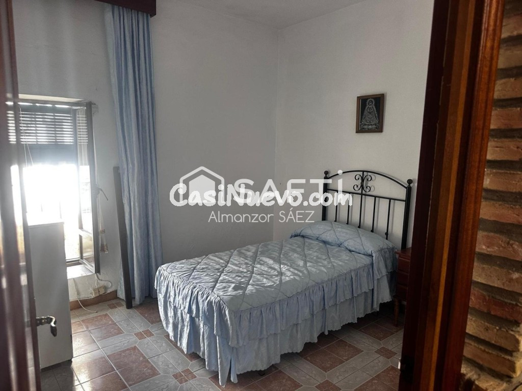 Casa independiente con garaje, patios y azotea - foto 5