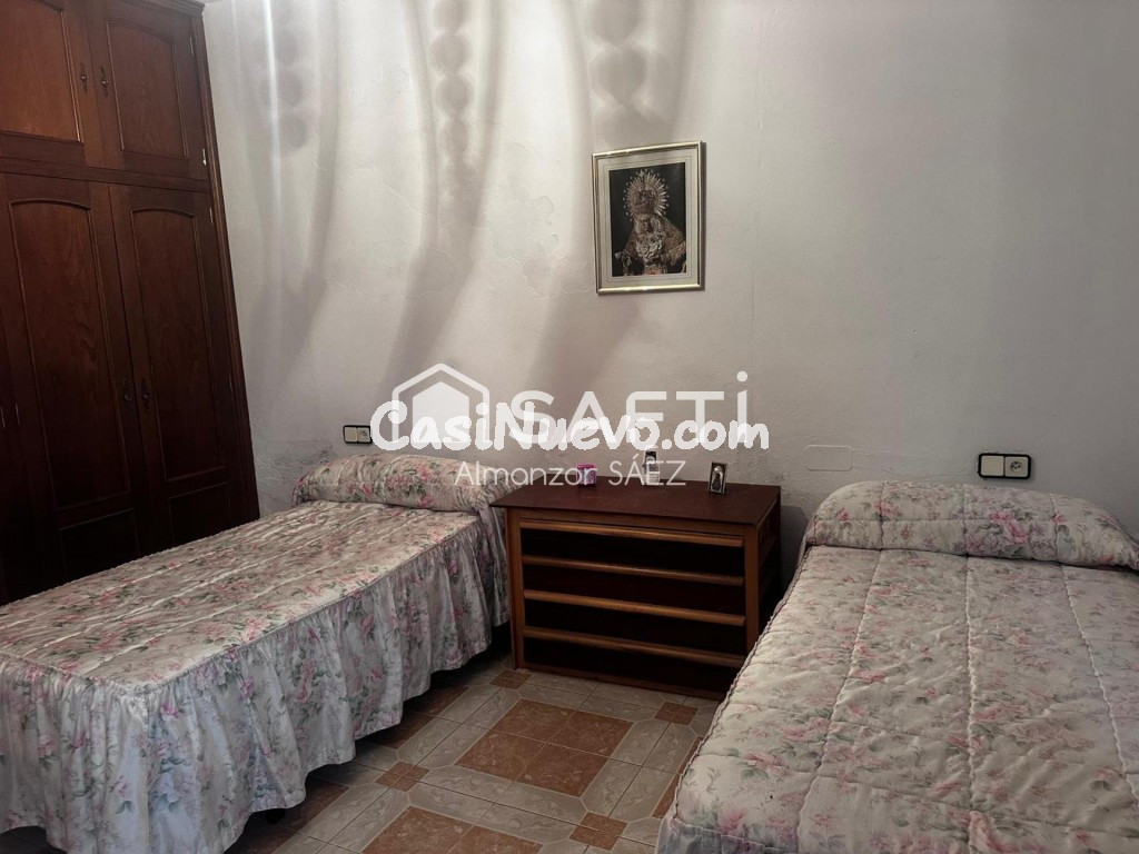 Casa independiente con garaje, patios y azotea - foto 8