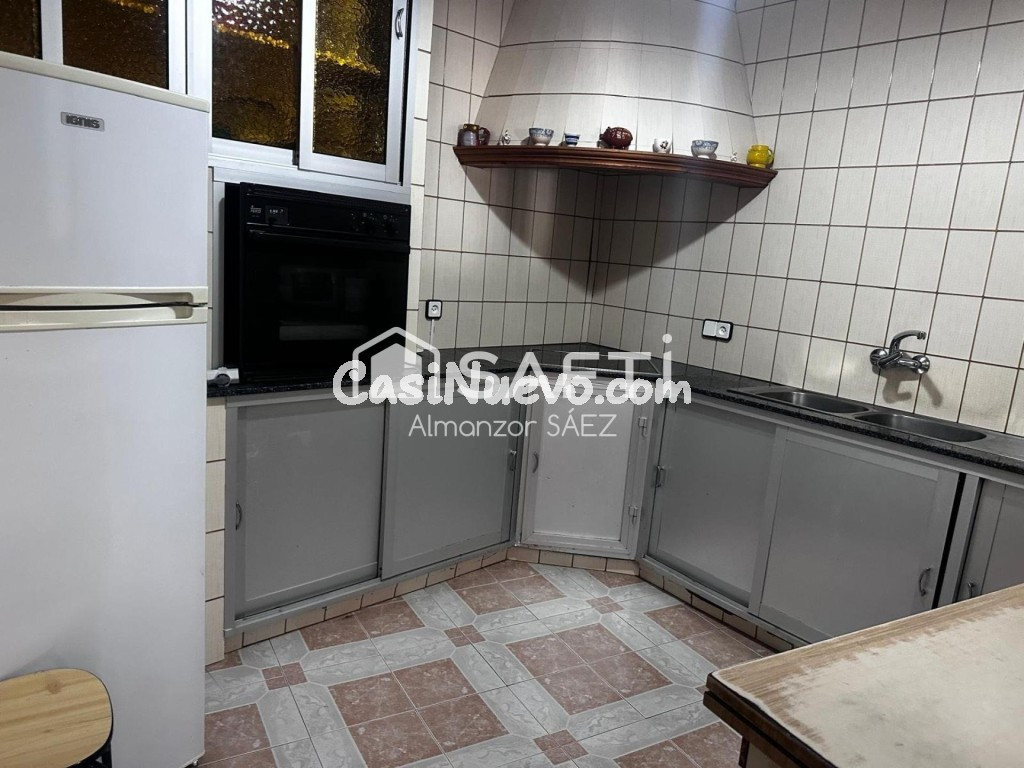 Casa independiente con garaje, patios y azotea - foto 9