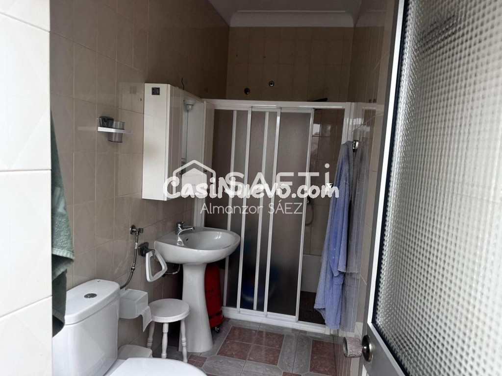 Casa independiente con garaje, patios y azotea - foto 11