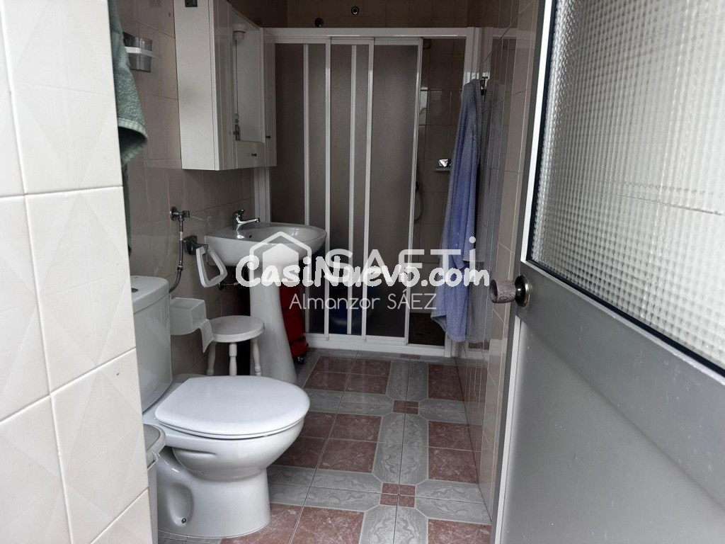 Casa independiente con garaje, patios y azotea - foto 12