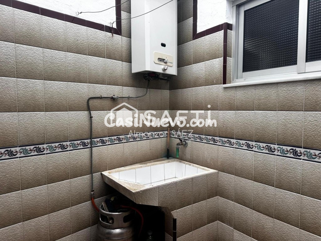 Casa independiente con garaje, patios y azotea - foto 14