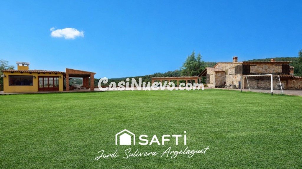 CHALET CON VISTAS ESPECTACULARES, BODEGA Y CAMPO DE FÚTBOL!