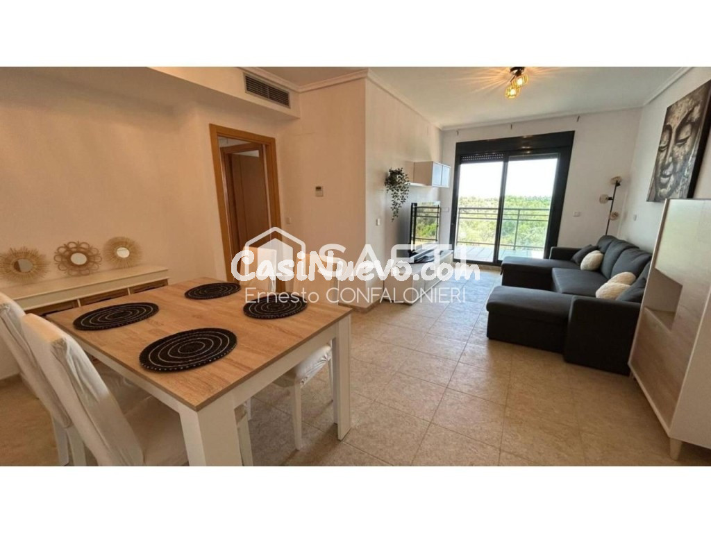 Hermoso piso esquinero con vistas al mar y con licencia turí