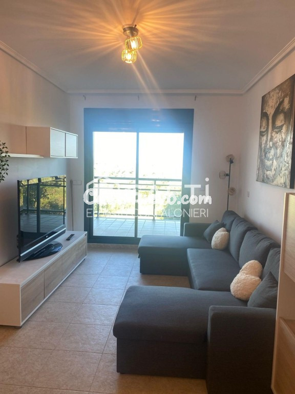 Hermoso piso esquinero con vistas al mar y con licencia turí - foto 3