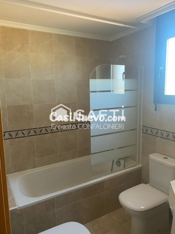 Hermoso piso esquinero con vistas al mar y con licencia turí - foto 23