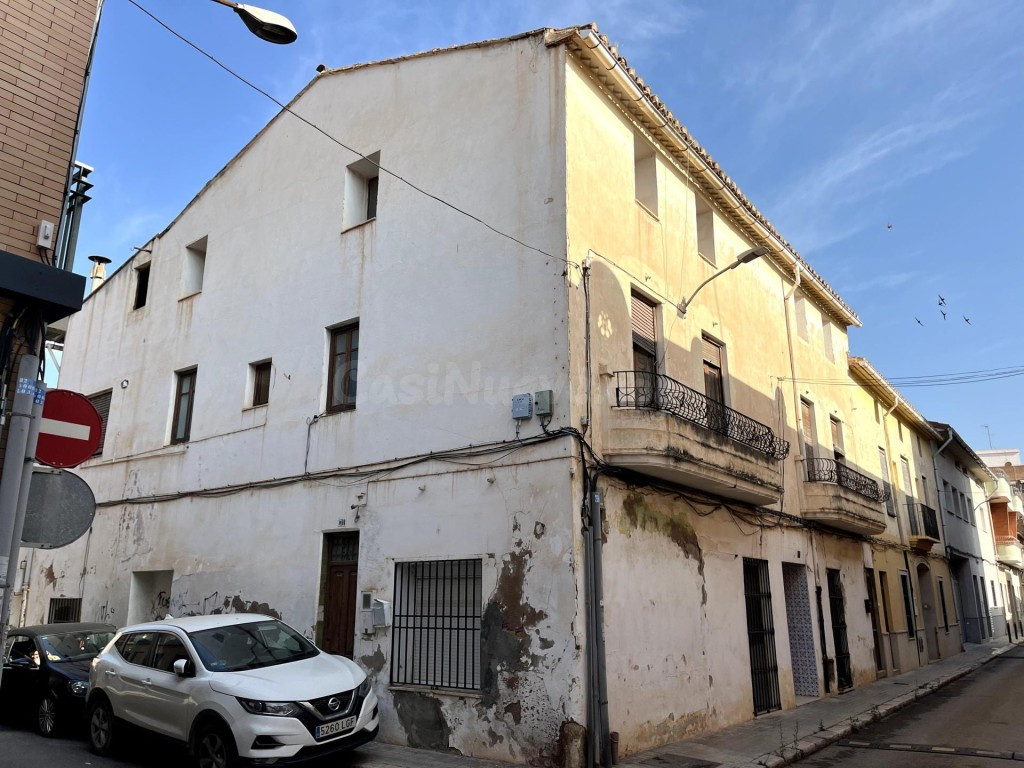 Casa señorial con historia y carácter en el corazón de Monca - foto 2