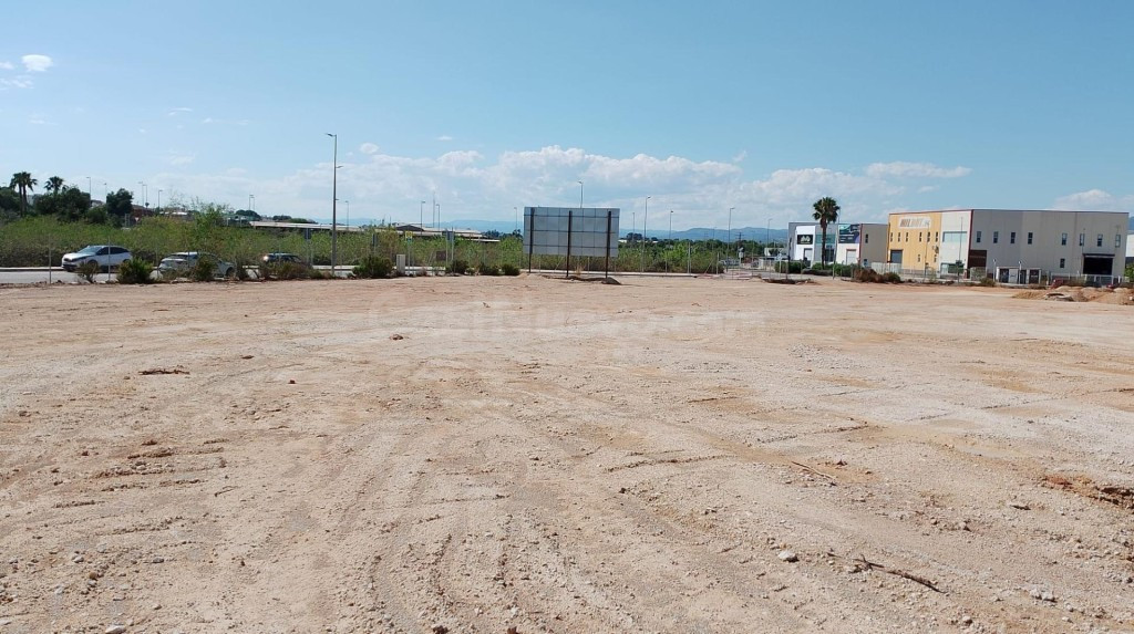 Excelente oportunidad de inversión en el Polígono Industrial L’Horta Vella (Bétera).