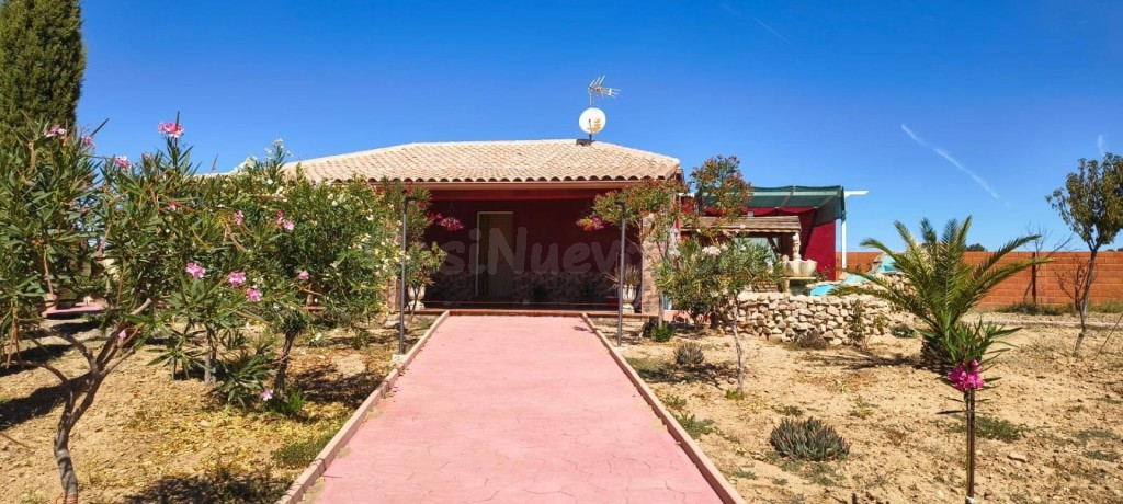 Finca Rústica con 16.184 m2 de terreno y espectaculares vistas a los Montes de Toledo