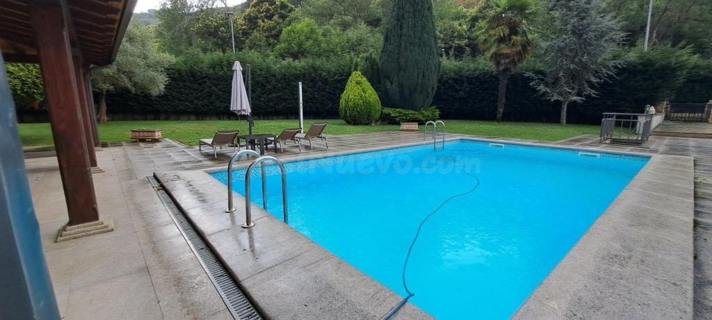 CASA CON PISCINA Y PARCELA CERRADA - foto 3