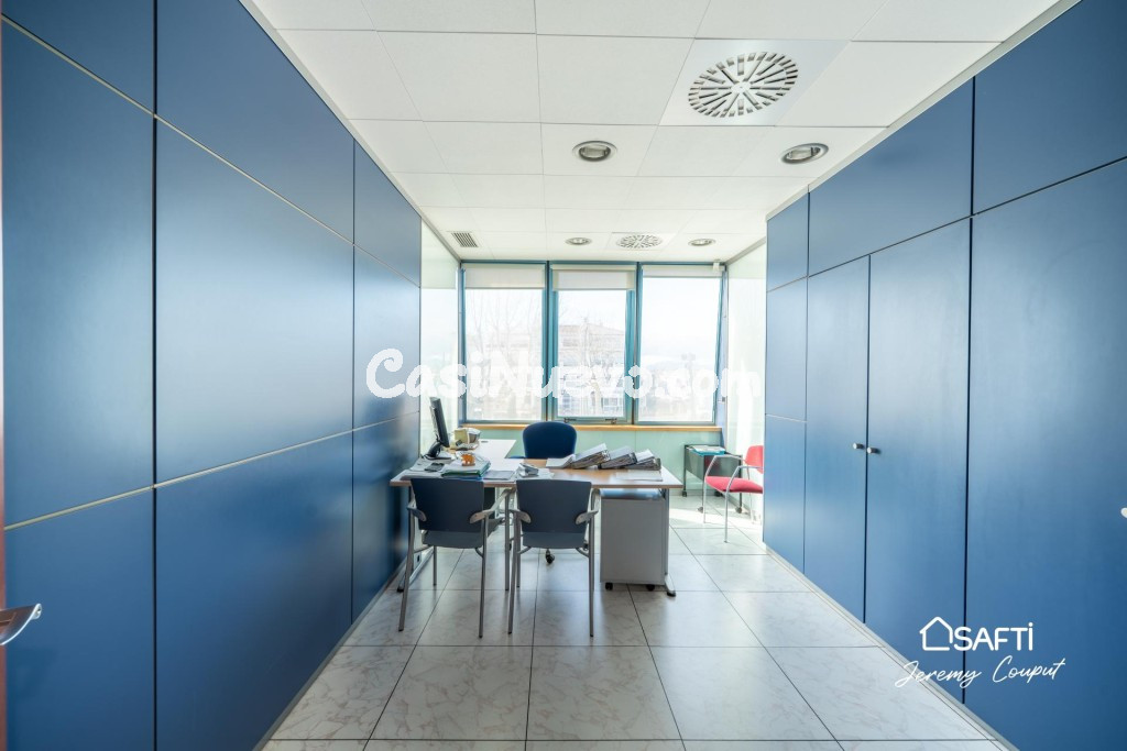 Oficinas de 235 m² con terraza y parking en Empuriabrava - foto 8
