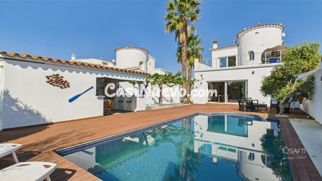 Villa con amarre, sol y estilo en Empuriabrava - foto 2