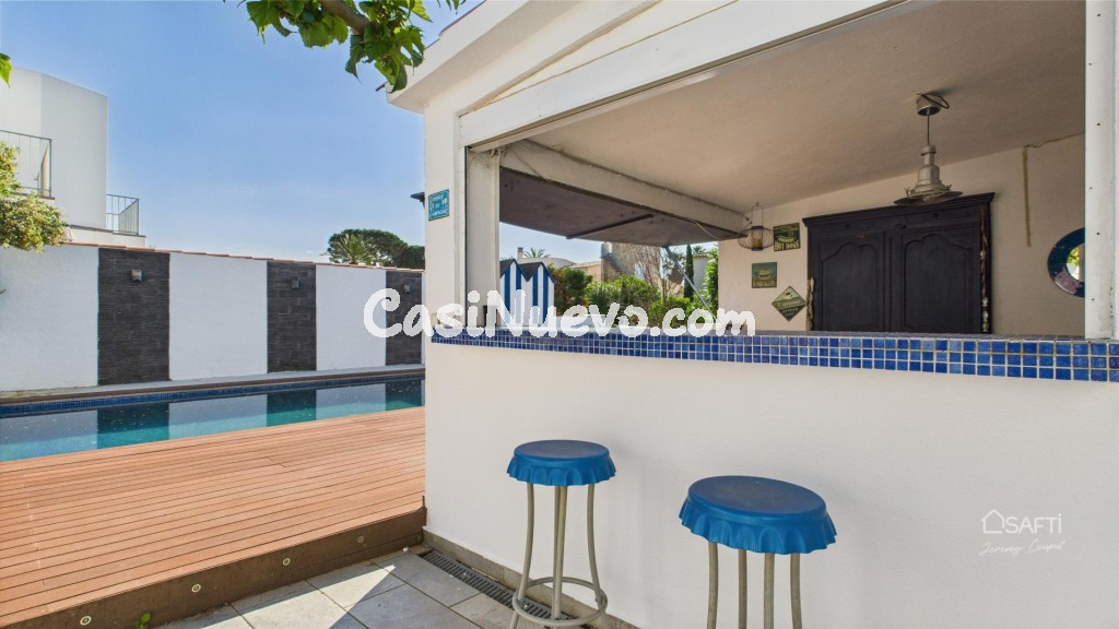 Villa con amarre, sol y estilo en Empuriabrava - foto 4