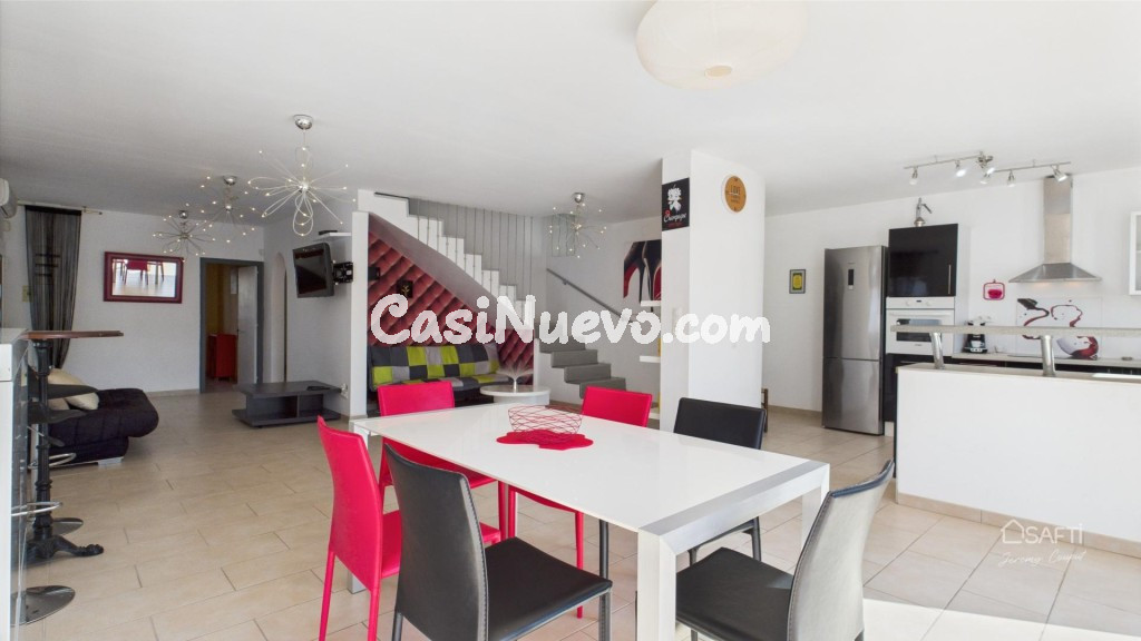 Villa con amarre, sol y estilo en Empuriabrava - foto 9