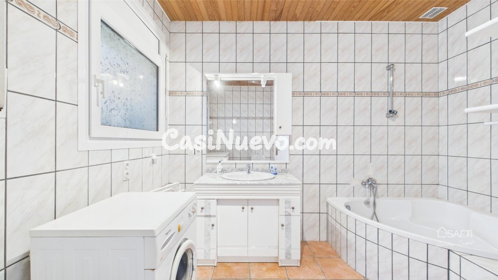 Villa con amarre, sol y estilo en Empuriabrava - foto 16