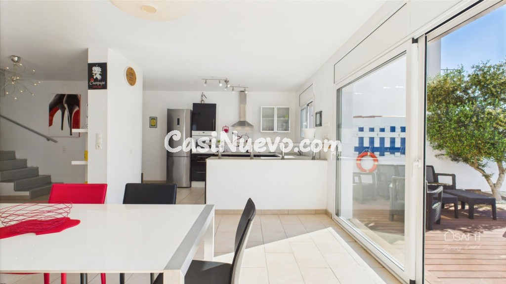 Villa con amarre, sol y estilo en Empuriabrava - foto 21