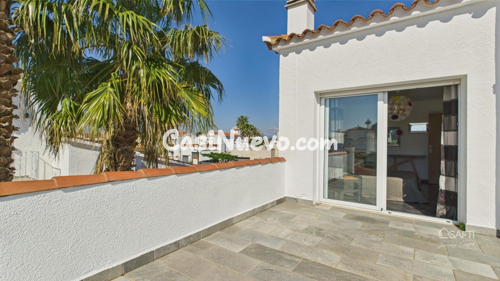 Villa con amarre, sol y estilo en Empuriabrava - foto 27