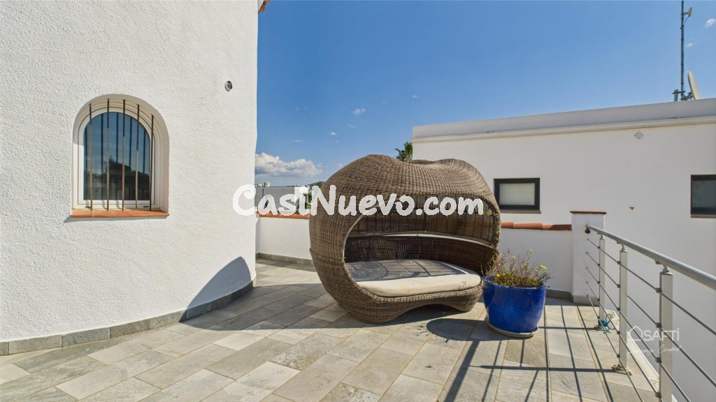 Villa con amarre, sol y estilo en Empuriabrava - foto 28