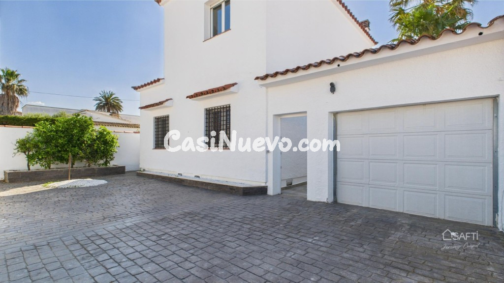 Villa con amarre, sol y estilo en Empuriabrava - foto 29