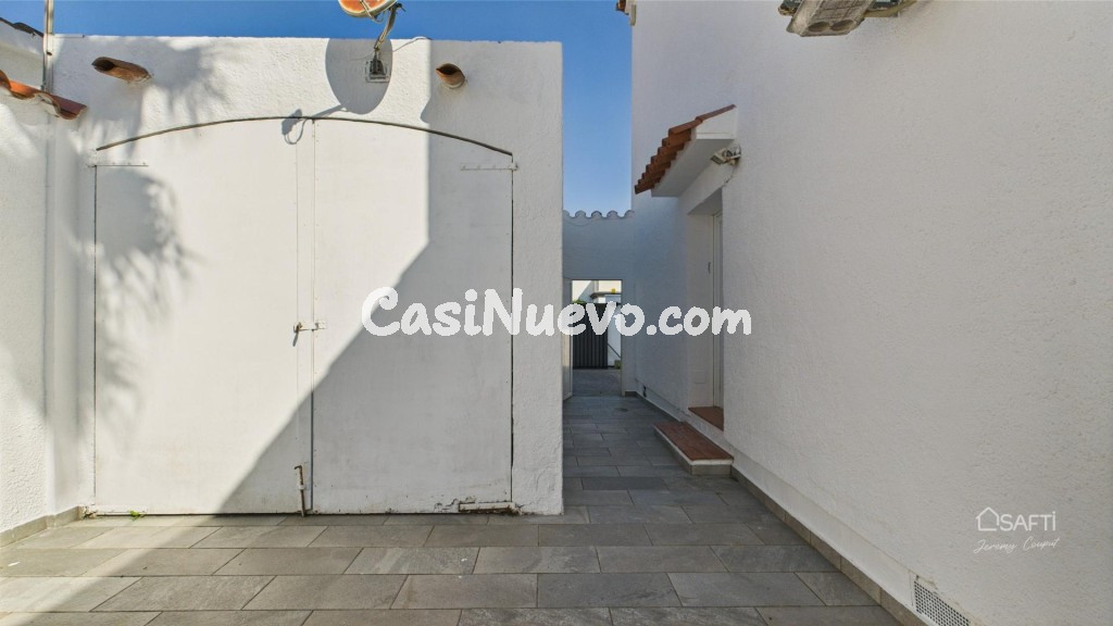 Villa con amarre, sol y estilo en Empuriabrava - foto 30