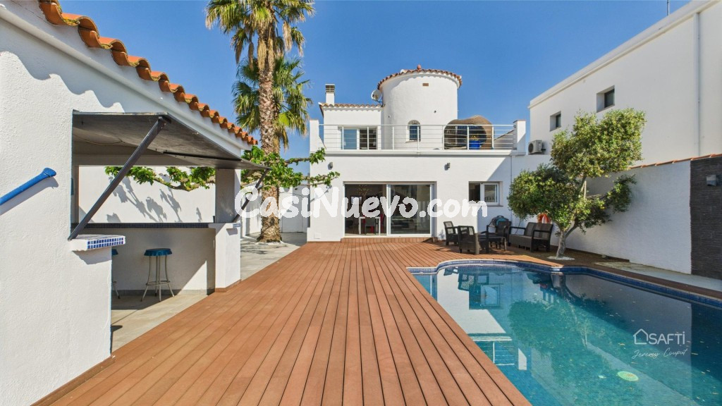 Villa con amarre, sol y estilo en Empuriabrava - foto 33