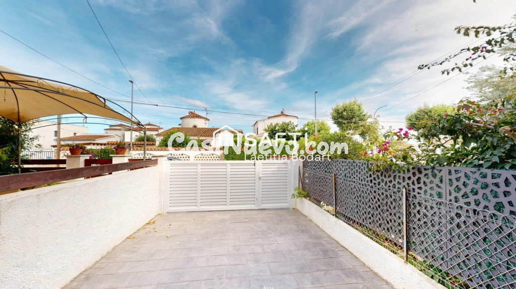 Casa adosada con 2 dormitorios y amplia terraza –  Empuriabr - foto 4