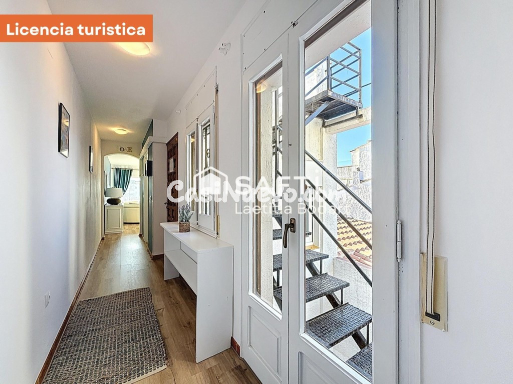 Ático reformado con licencia turística, terrazas, solárium y - foto 13