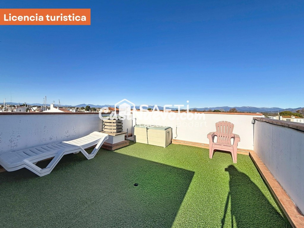 Ático reformado con licencia turística, terrazas, solárium y - foto 32