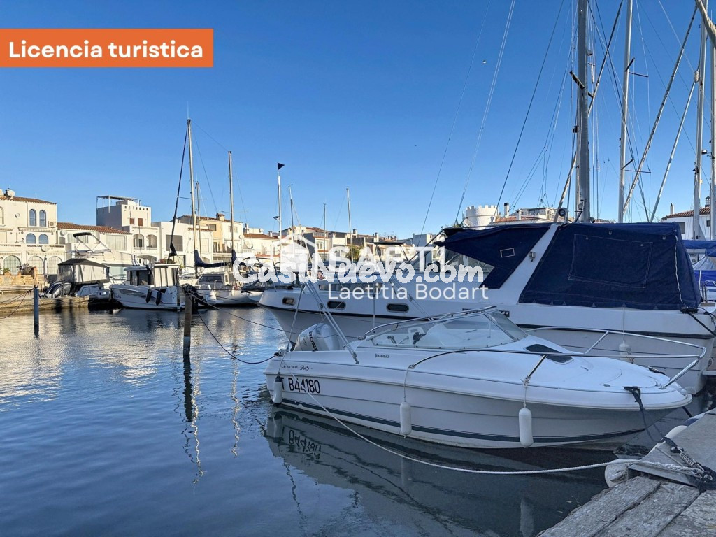 Encantador piso renovado con terraza y vistas al canal Empur