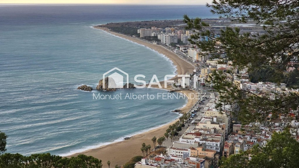 SAFTI Inmobiliaria les presenta a la venta nave industrial en Blanes, perfectamente preparada para cualquier uso.
