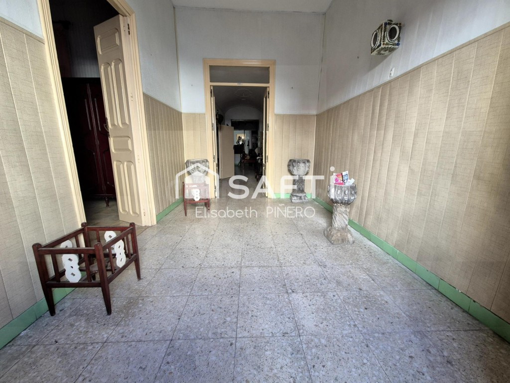 Céntrica y Rústica: Casa con Nave, Patio y Gran Terraza. Nec - foto 2